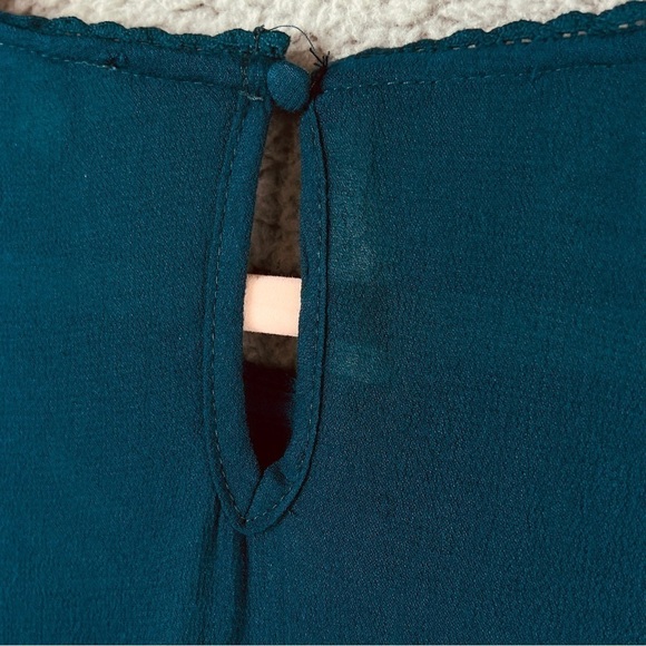 Umgee Blouse Ruffles High Low Hem Dark Green Semi Sheer Bell Sleeves Floral Sz L - Picture 9 of 12